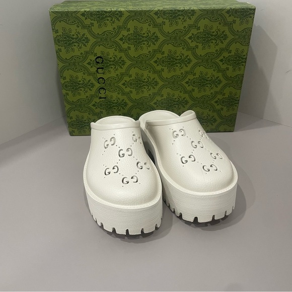 Meet the Posher Shoes - Gucci Women’s White Sandals